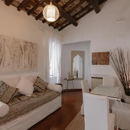 Piazza Navona Historic Luxury Apartment *
